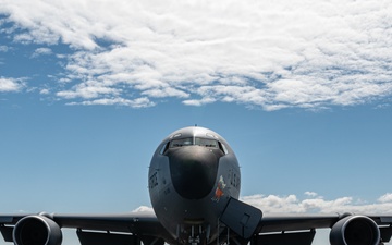 Skyway Chariot: 100th ARW refuels 48th FW