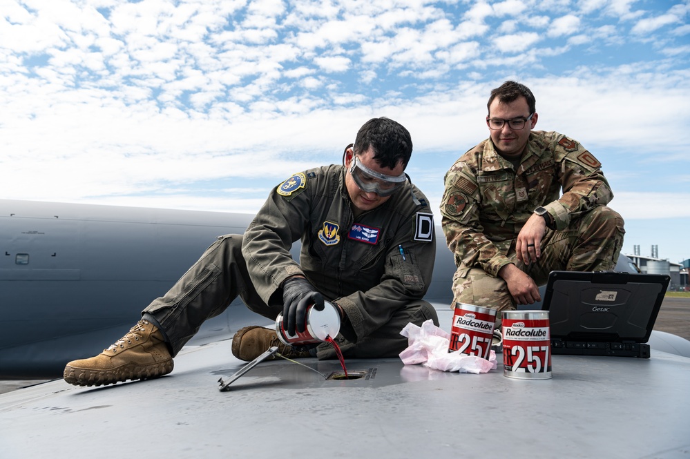 Skyway Chariot: 100th ARW refuels 48th FW