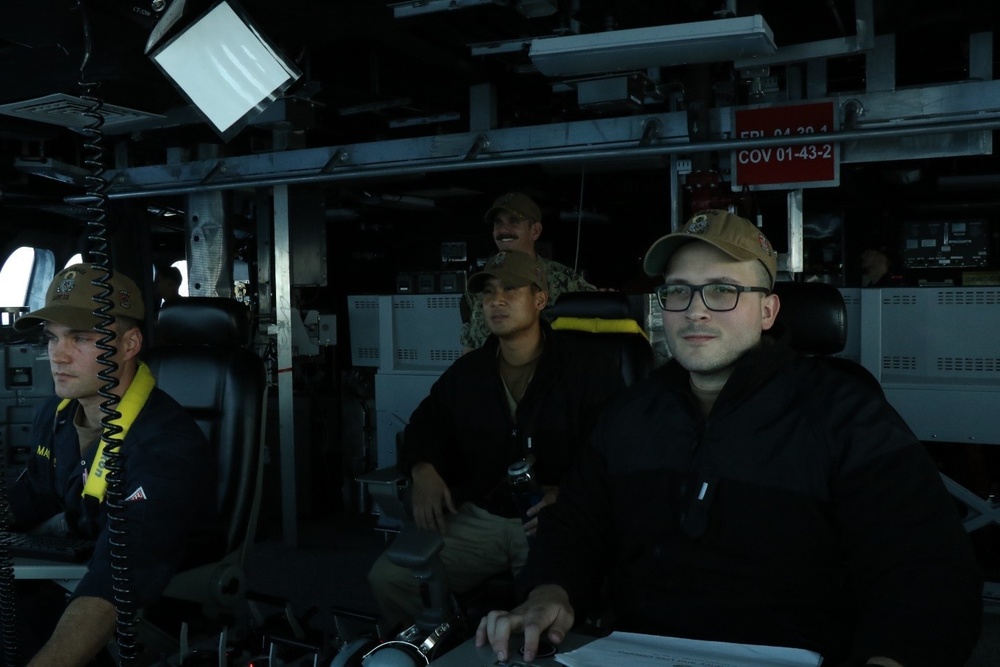 USS Omaha Conducts Bilateral Operations with Royal Australian Navy in South China Sea