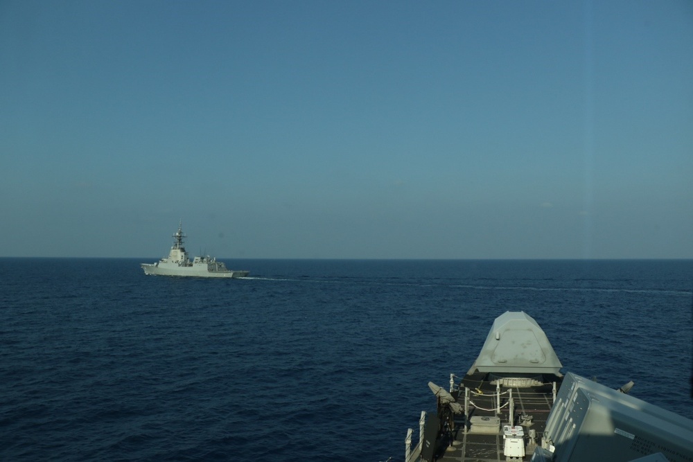 :  USS Omaha Conducts Bilateral Operations with Royal Australian Navy in South China Sea