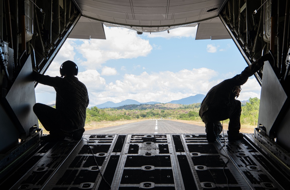 Balikatan 25: 353 SOW conducts military free fall training