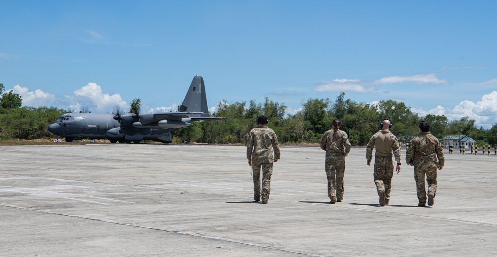 Balikatan 25: 353 SOW conducts military free fall training