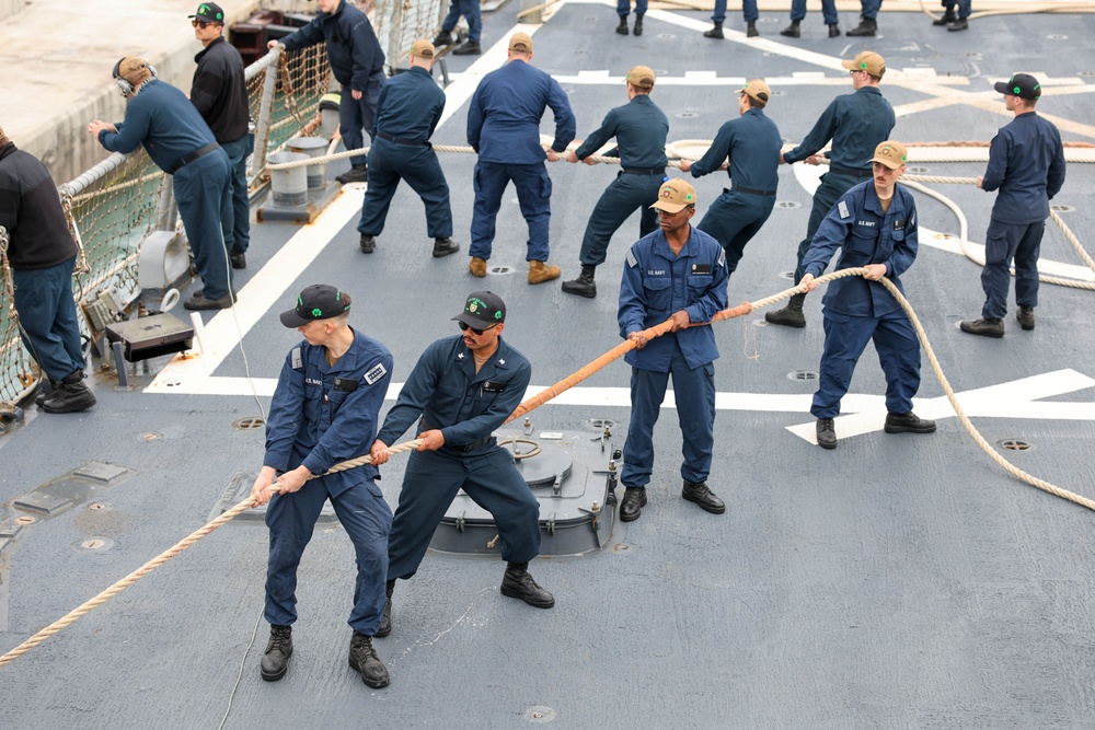 USS The Sullivans Arrives in Souda Bay