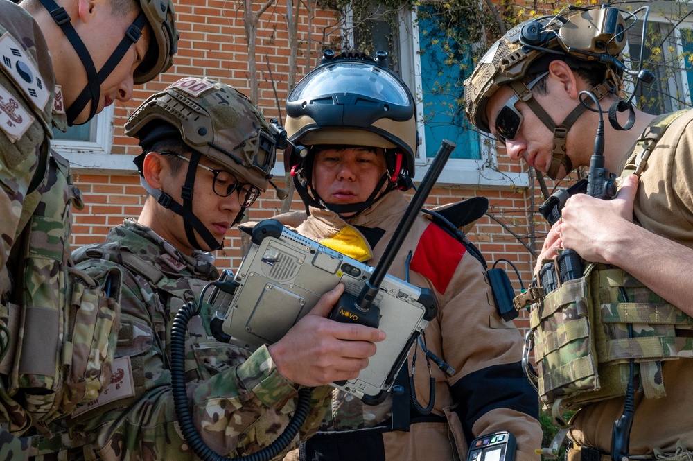 USAF, USMC, ROKAF EOD train interoperability