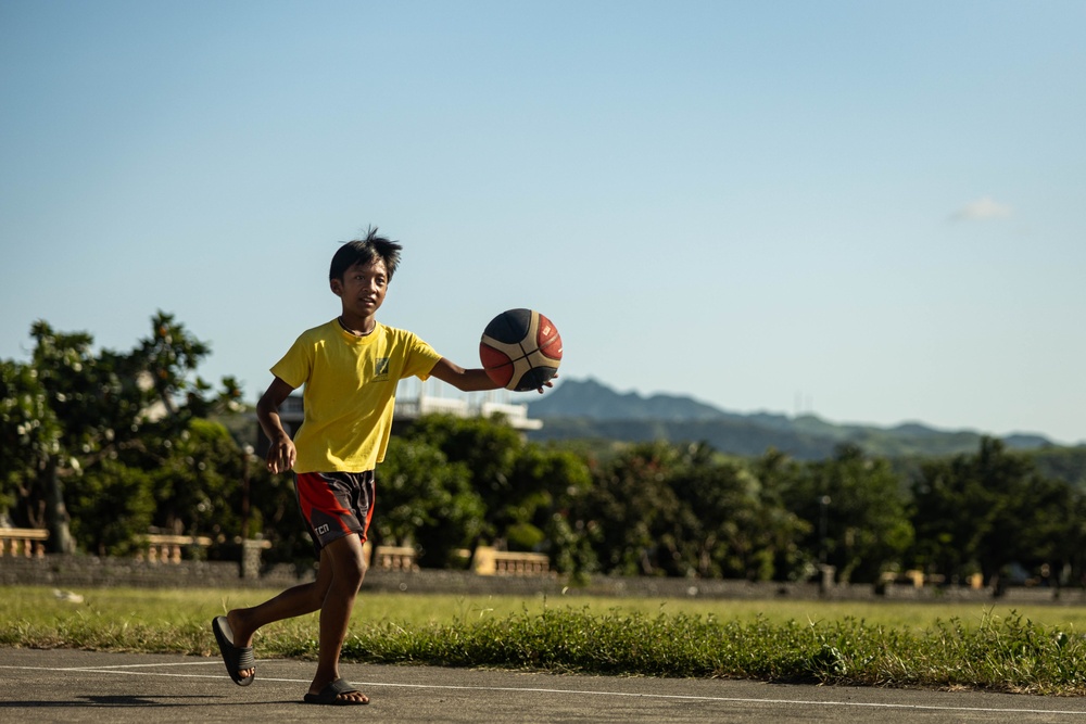 Balikatan 25: 3d LCT Plays Basketball with Local Children during MKTSO