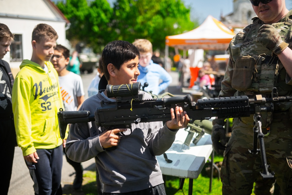 Operation Cowboy: U.S. Soldiers, German &amp; Czech communities hold festival to commemorate unique WWII battle