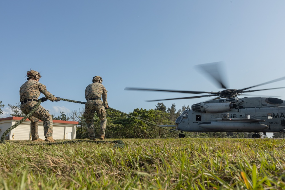 31st MEU conducts Aerial Fast Rope Training for MEUEX