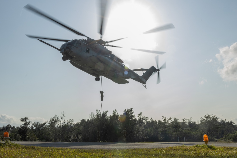 31st MEU conducts Aerial Fast Rope Training for MEUEX