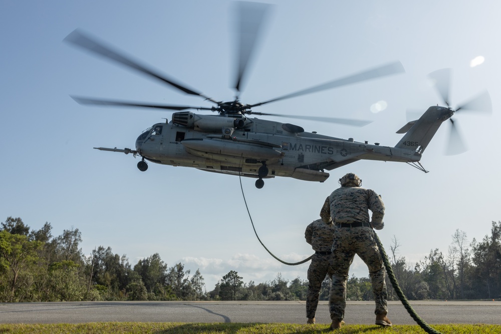 31st MEU conducts Aerial Fast Rope Training for MEUEX