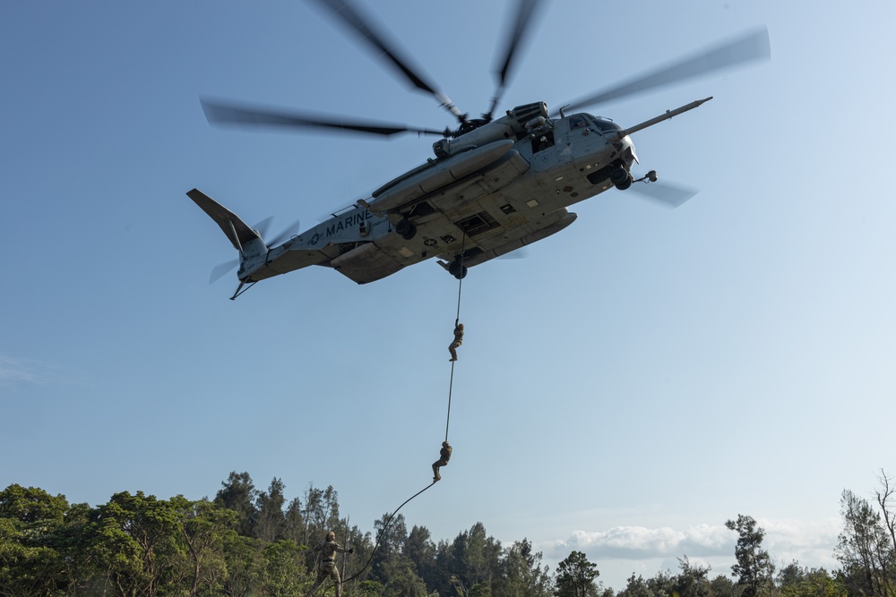 31st MEU conducts Aerial Fast Rope Training for MEUEX