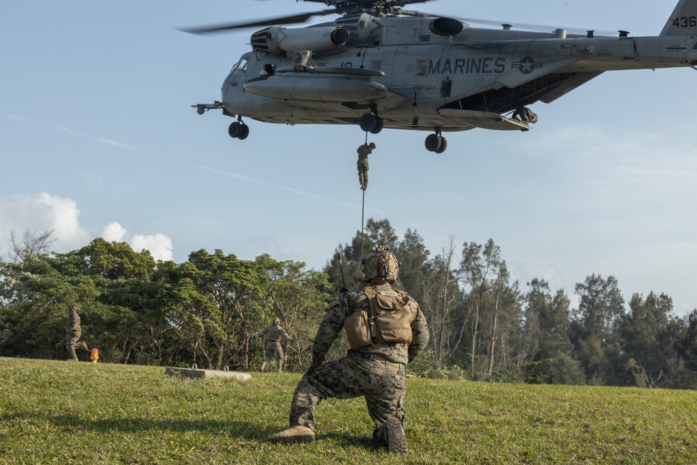 31st MEU conducts Aerial Fast Rope Training for MEUEX