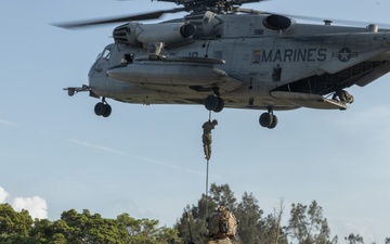 31st MEU conducts Aerial Fast Rope Training for MEUEX