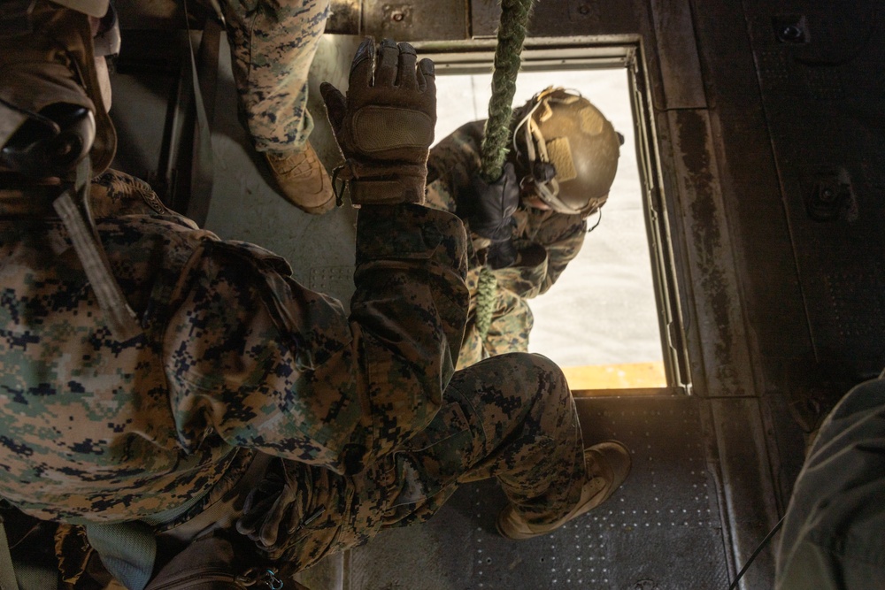 31st MEU conducts Aerial Fast Rope Training for MEUEX