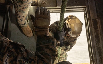 31st MEU conducts Aerial Fast Rope Training for MEUEX