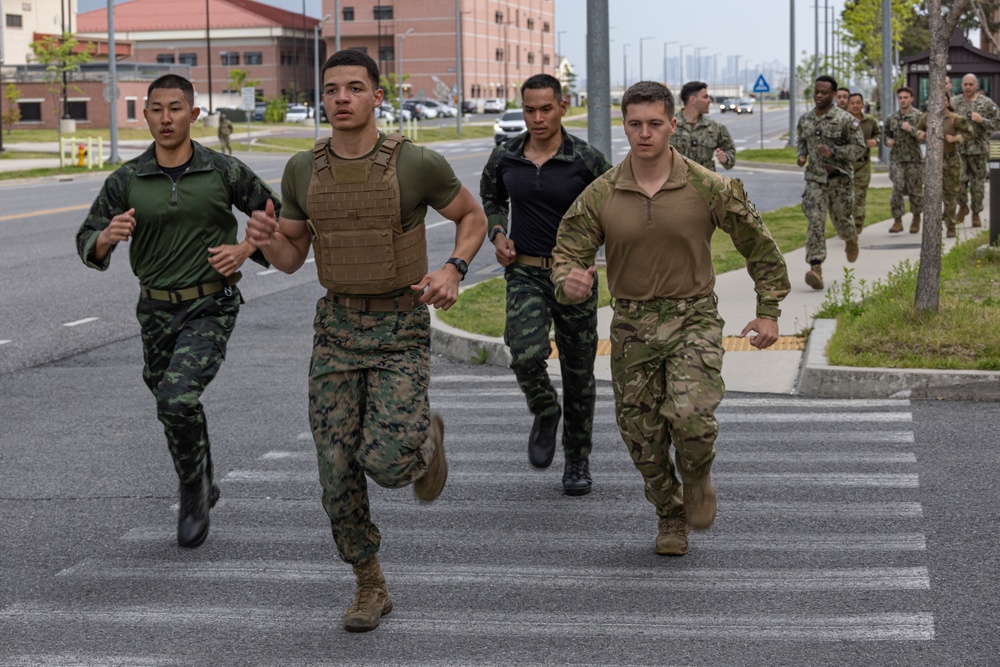 CNFK Sailors participate in MCMAP training