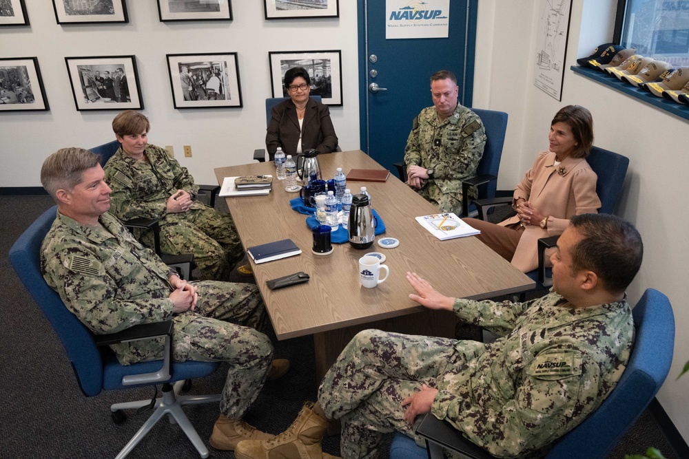 Surface warfare director visits NAVSUP