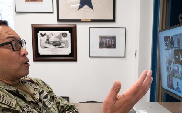 NAVSUP commander speaks with CIVINS scholars
