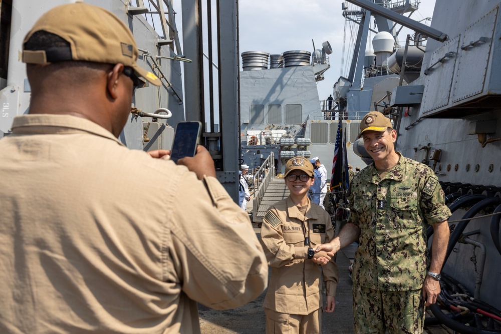 Vice Adm. Gumbleton Visits USS Bainbridge