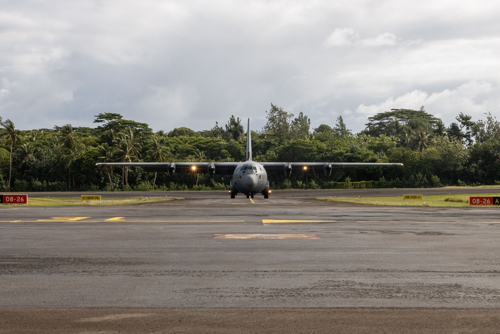 MRF-D 25.3: U.S. service members receive an air delivery