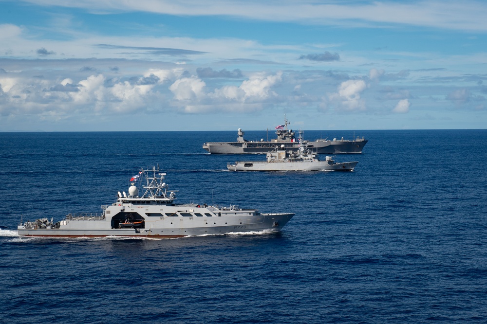 Blue Ridge conducts a maneuvering exercise with French ships