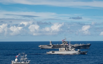 Blue Ridge conducts a maneuvering exercise with French ships