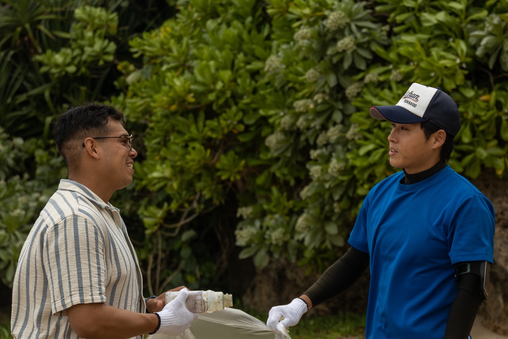 III MEF, JSDF Personnel Conduct Beach Cleanup on Ishigaki