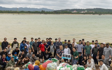 III MEF, JSDF Personnel Conduct Beach Cleanup on Ishigaki