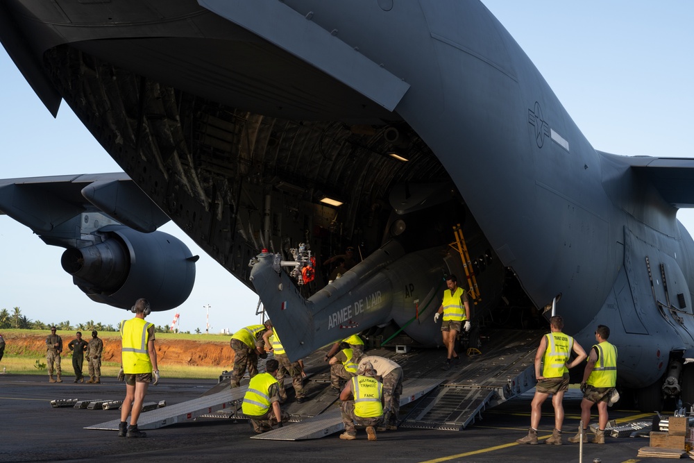 JBER aircrew, French Army work together to unload Puma from C-17