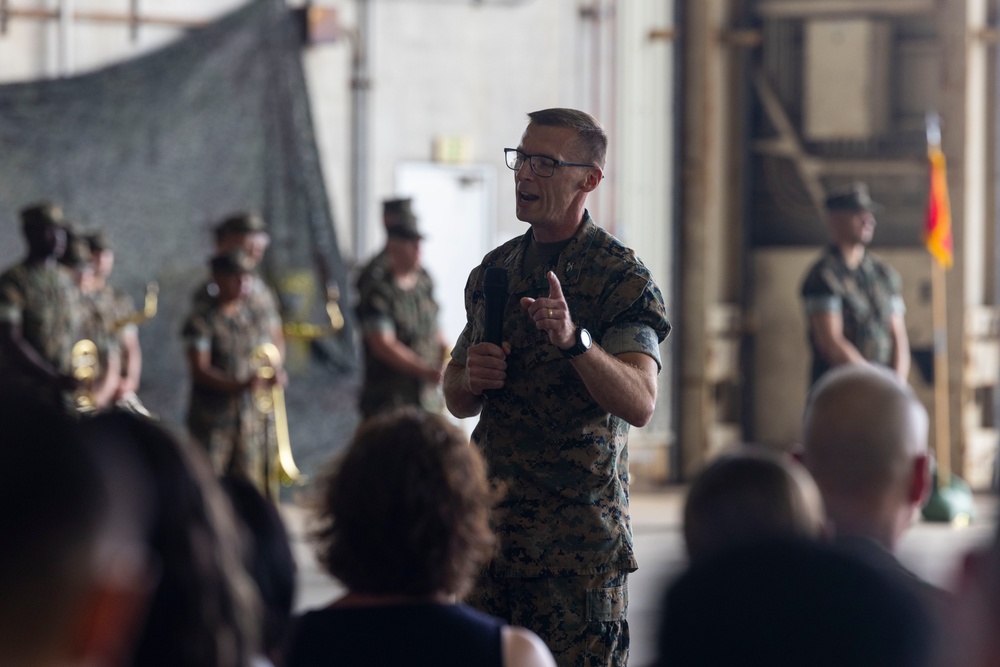 VMM-262 holds change of command ceremony