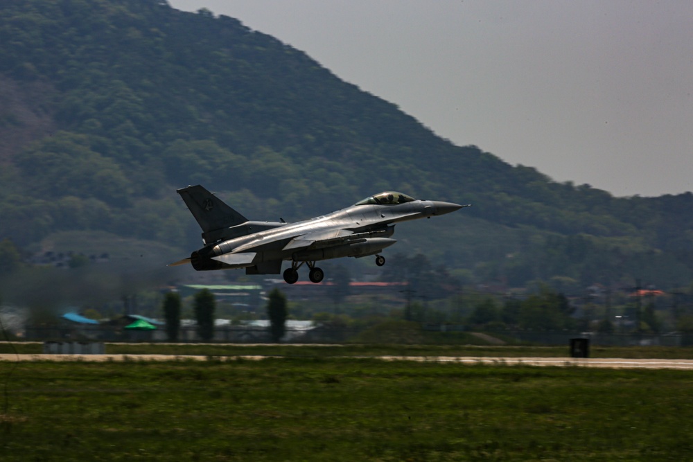 U.S. Marine Corps and U.S. Air Force coduct flight operations out of Gwangju Air Base