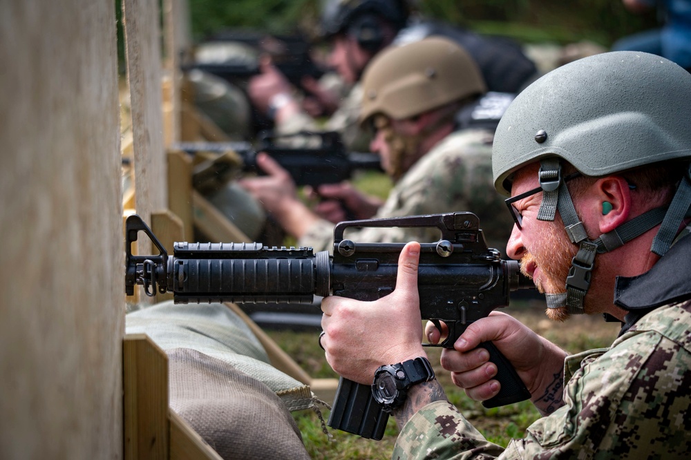 NSA Naples Sailors Participate in the European Paratroopers Small Arms Marksmanship Competition