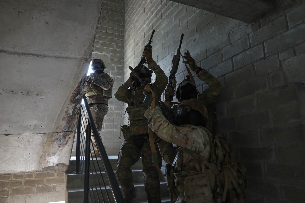 U.S. Army Soldiers conduct urban operations simulation training