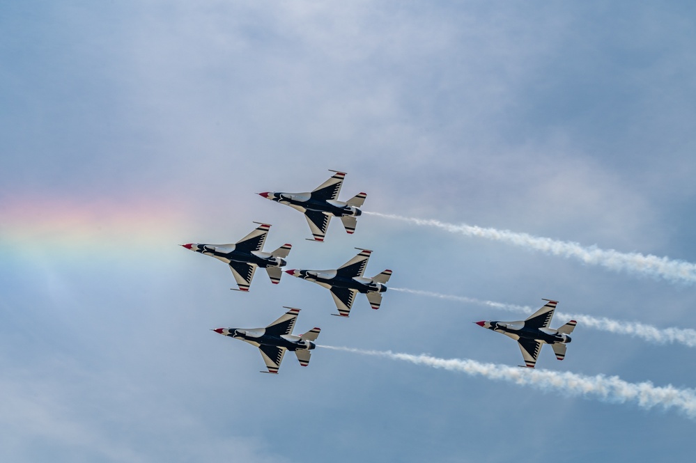 Thunderbirds arrive at SJAFB for Wings Over Wayne 2025