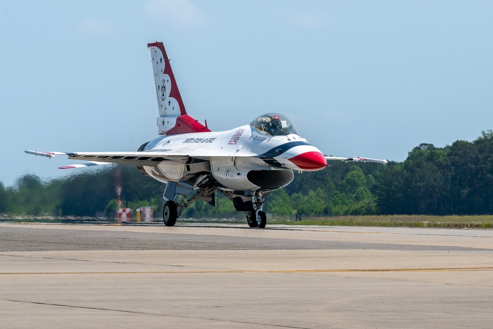 Thunderbirds arrive at SJAFB for Wings Over Wayne 2025