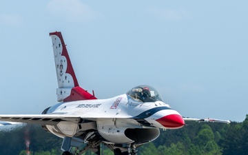Thunderbirds arrive at SJAFB for Wings Over Wayne 2025