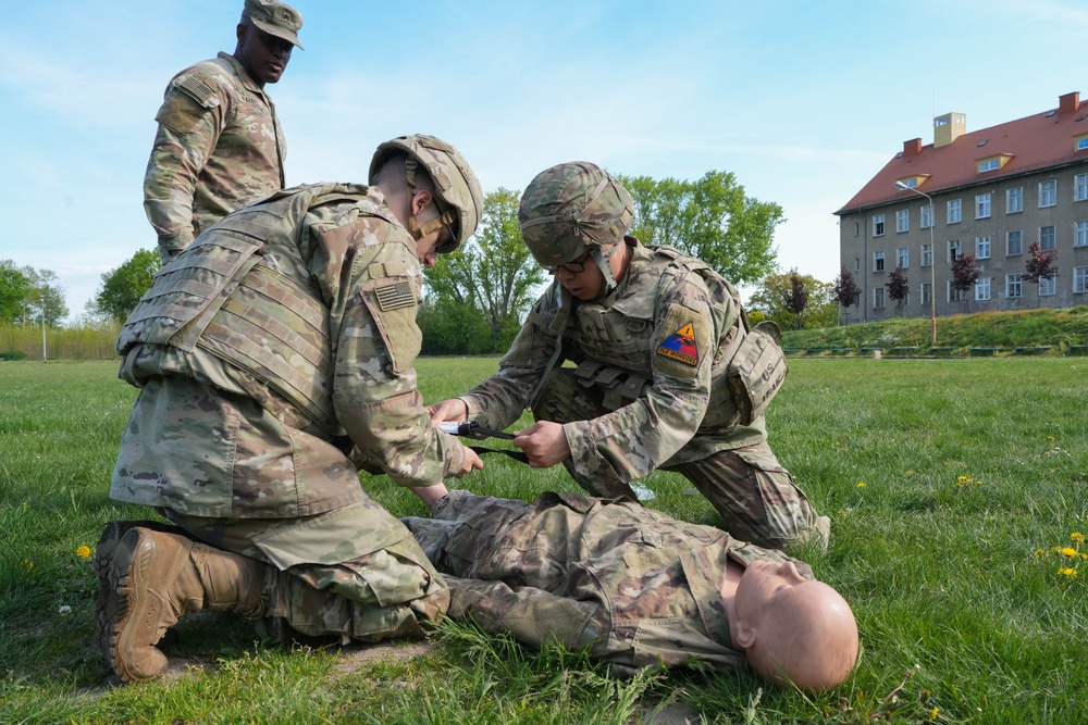 U.S. and Polish Forces Strengthen Shared understanding During Joint Combat Lifesaver Training in Poland