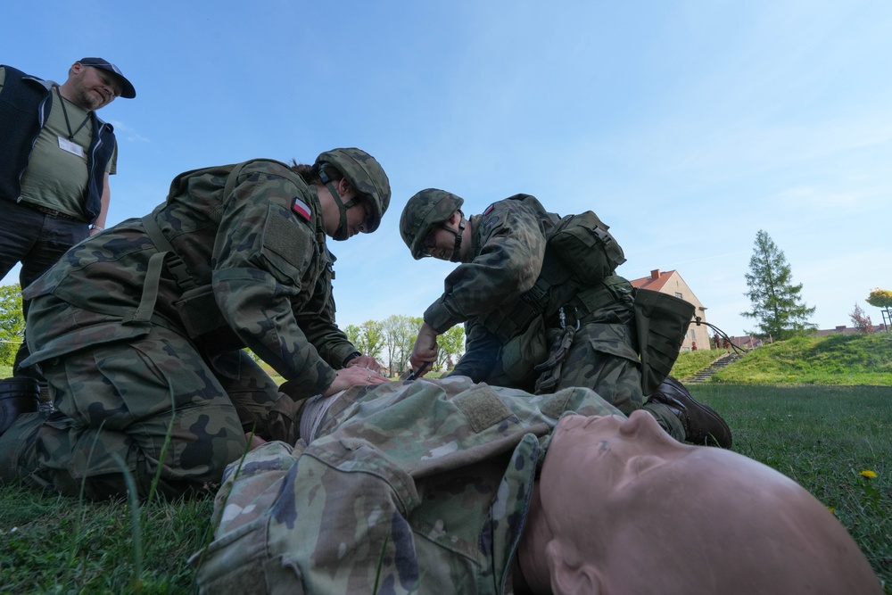 U.S. and Polish Forces Strengthen Shared understanding During Joint Combat Lifesaver Training in Poland