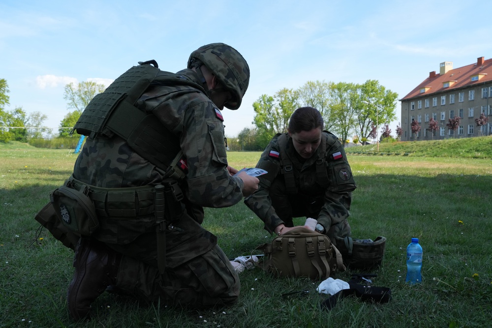 U.S. and Polish Forces Strengthen Shared understanding During Joint Combat Lifesaver Training in Poland