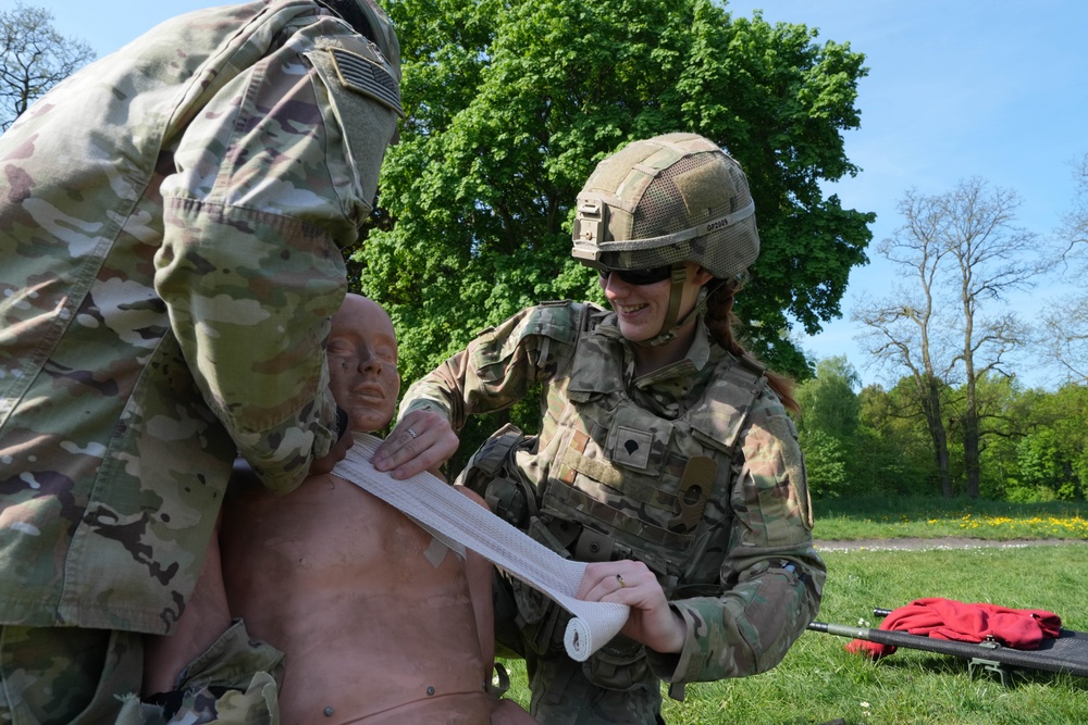 U.S. and Polish Forces Strengthen Shared understanding During Joint Combat Lifesaver Training in Poland