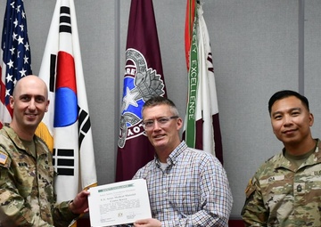 USAMMC-K receives Army safety excellence streamer