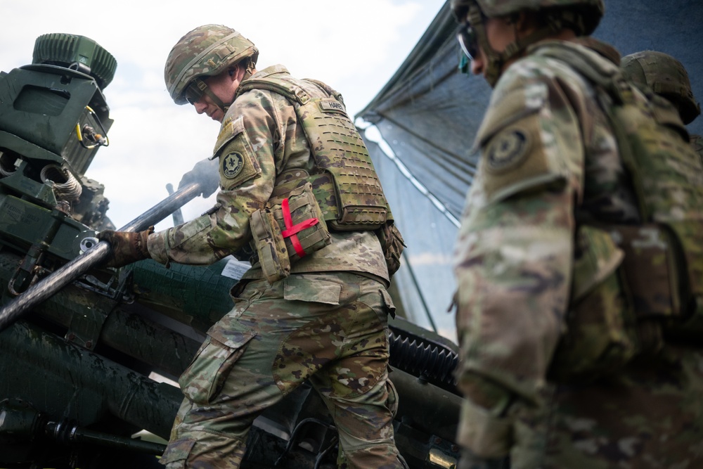 U.S. Army artillery sections certify in fire support and field artillery