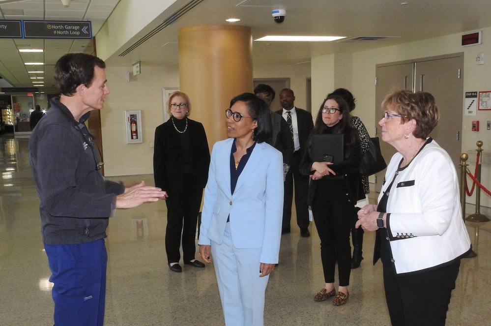 Senator Alsobrooks gets firsthand look at Walter Reed’s advanced care