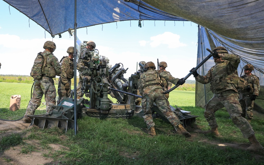 2CR Soldiers conduct Table VI qualification on an M777A2 medium towed Howitzer