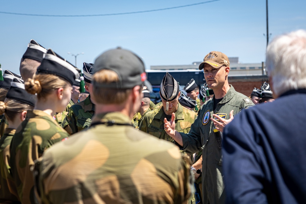 His Majesty The King’s Guard 3rd Company Tours USS Iwo Jima