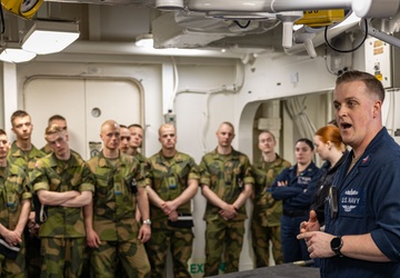 His Majesty The King’s Guard 3rd Company Tours USS Iwo Jima