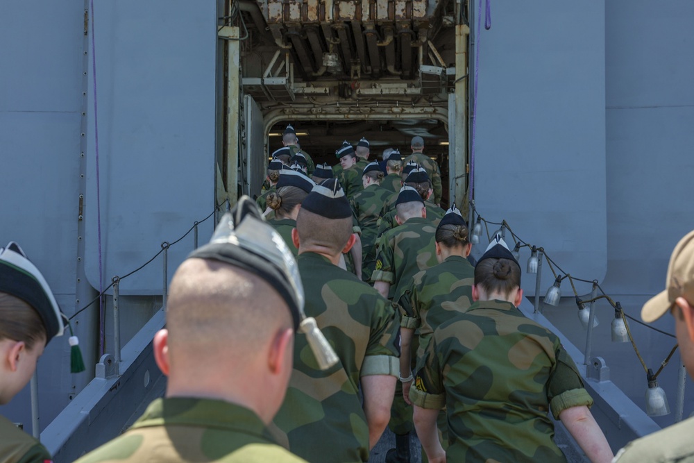 His Majesty The King’s Guard 3rd Company Tours USS Iwo Jima