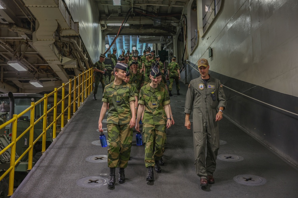 His Majesty The King’s Guard 3rd Company Tours USS Iwo Jima