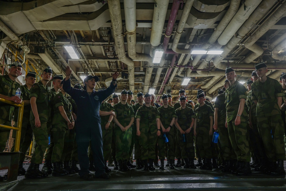 His Majesty The King’s Guard 3rd Company Tours USS Iwo Jima