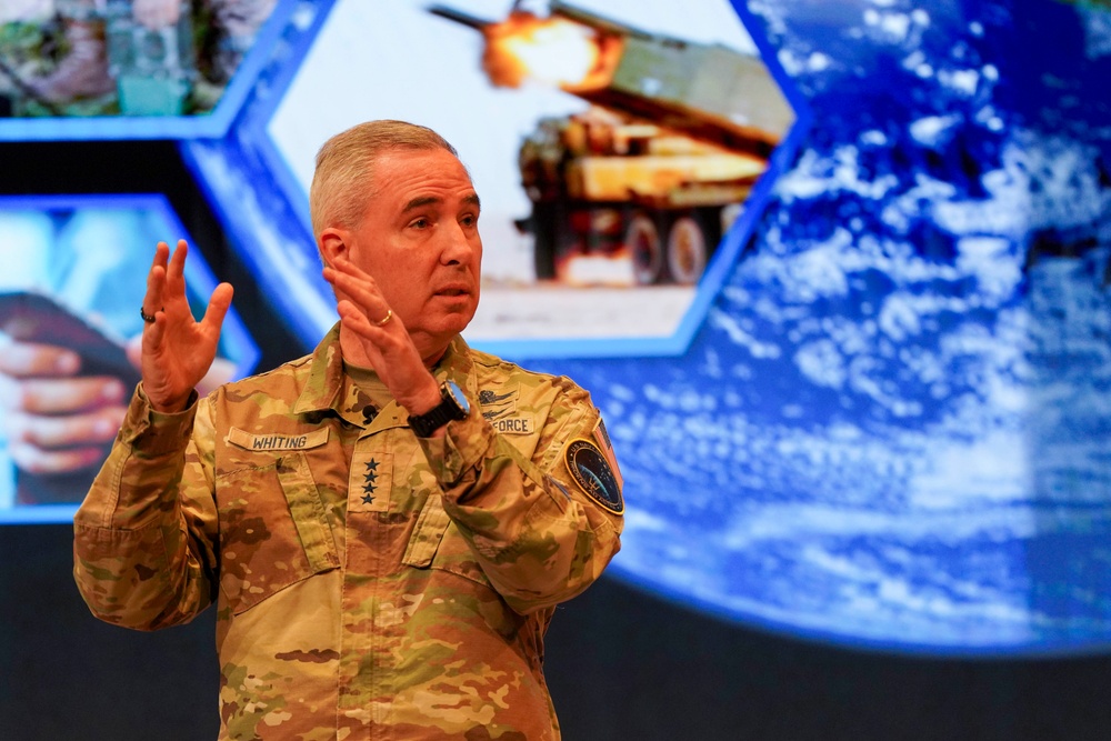 Commander, U.S. Space Command visits Naval War College