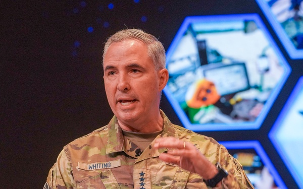 Commander, U.S. Space Command visits Naval War College